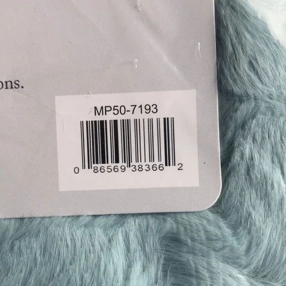Relisted Madison Park faux fur throw 60 X 70 in - Picture 7 of 13